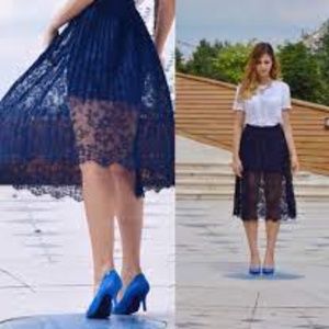 H&M lace navy pleated midi/maxi skirt Size 2 NWT